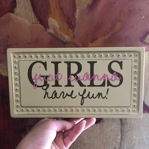 Wall art ‘Girls just wanna have fun!’